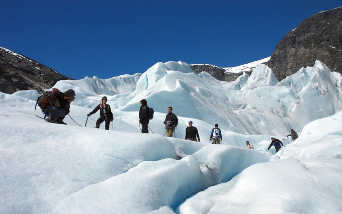 walk-on-a-glacier-kesari-tours